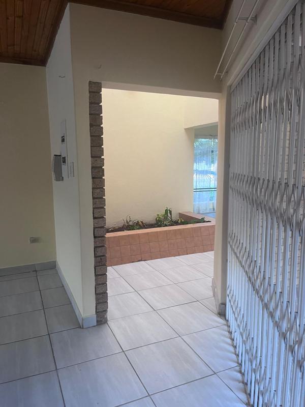 To Let 4 Bedroom Property for Rent in Riviera Park North West